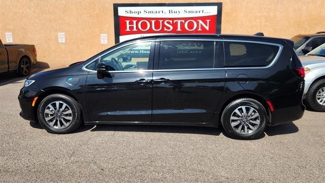 used 2022 Chrysler Pacifica Hybrid car, priced at $24,950