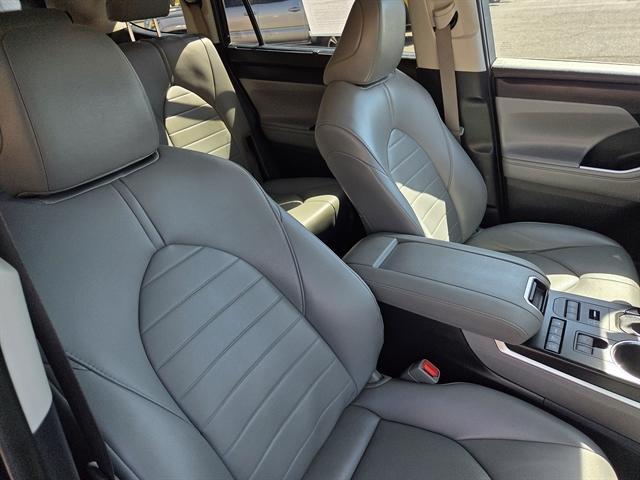 used 2021 Toyota Highlander car, priced at $29,950