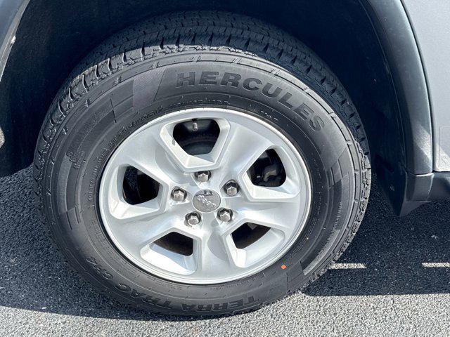 used 2015 Jeep Grand Cherokee car, priced at $12,990