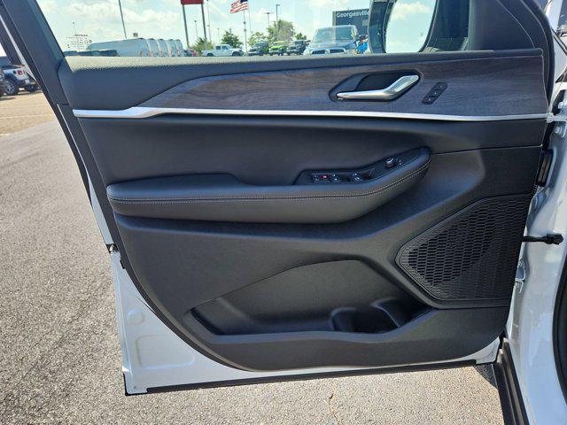 new 2025 Jeep Grand Cherokee car, priced at $40,852