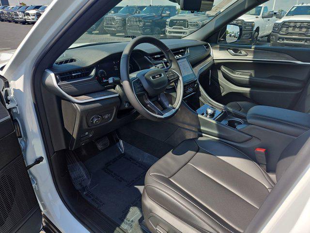 new 2025 Jeep Grand Cherokee car, priced at $40,852