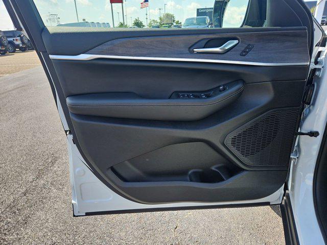 new 2025 Jeep Grand Cherokee car, priced at $44,574