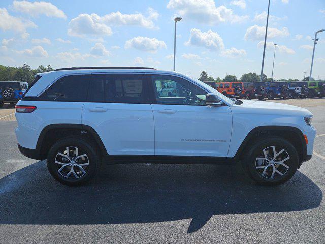 new 2025 Jeep Grand Cherokee car, priced at $44,574