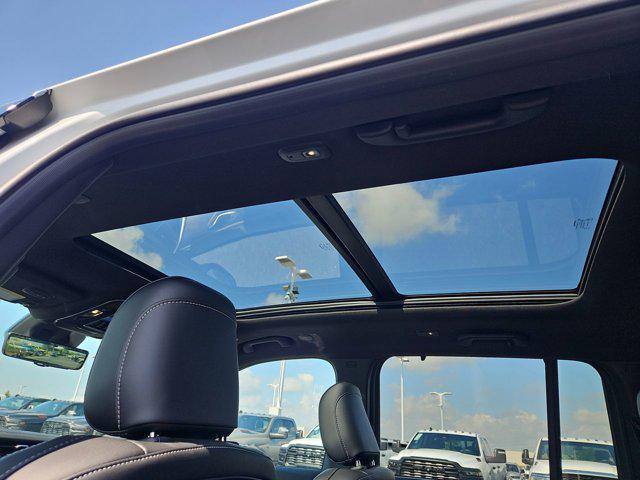 new 2025 Jeep Grand Cherokee car, priced at $44,574