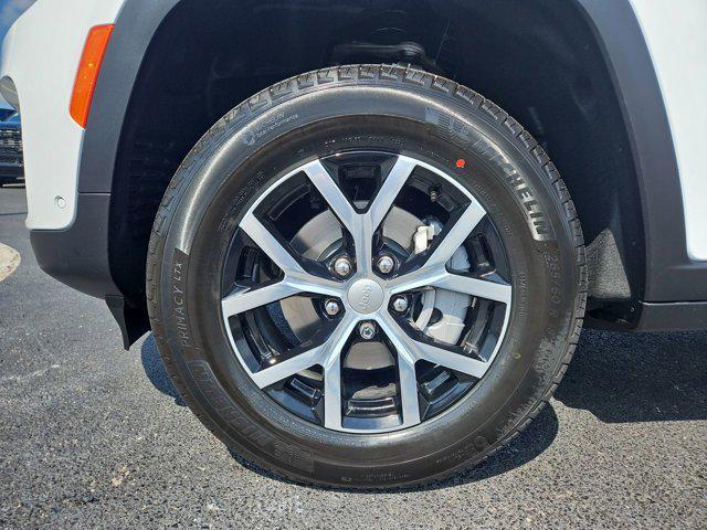 new 2025 Jeep Grand Cherokee car, priced at $44,574