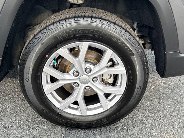 used 2022 Jeep Grand Cherokee car, priced at $31,995