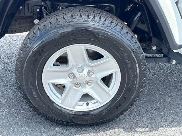 used 2022 Jeep Gladiator car, priced at $30,302