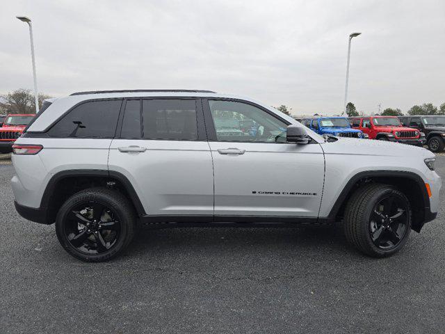 new 2025 Jeep Grand Cherokee car, priced at $41,914