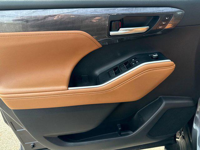 used 2024 Toyota Highlander car, priced at $46,900