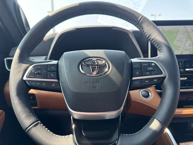 used 2024 Toyota Highlander car, priced at $46,900