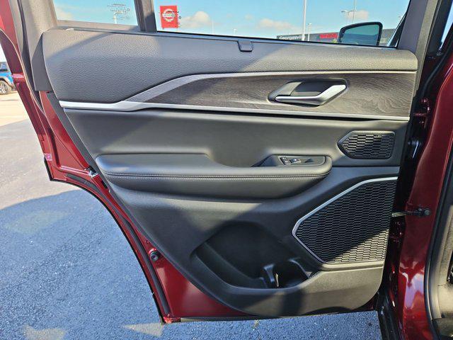new 2025 Jeep Grand Cherokee car, priced at $50,221