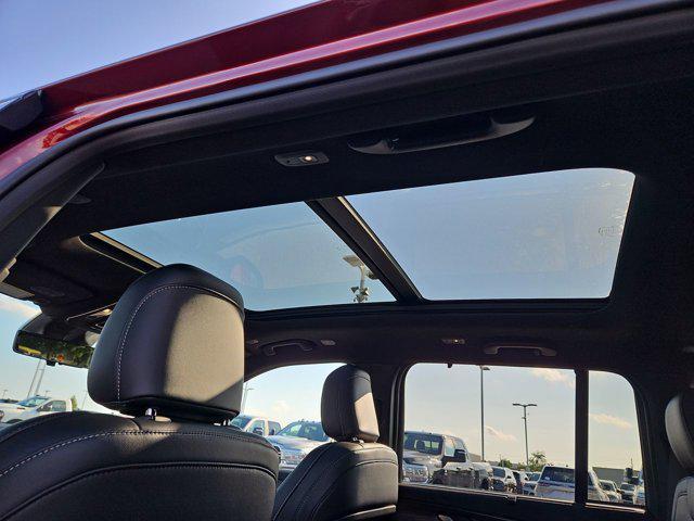 new 2025 Jeep Grand Cherokee car, priced at $50,221