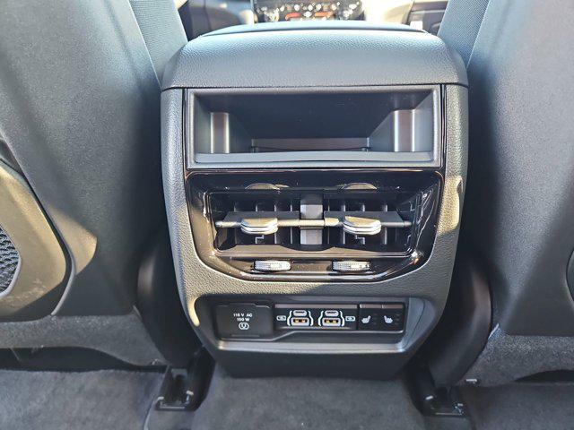 new 2025 Jeep Grand Cherokee car, priced at $50,221