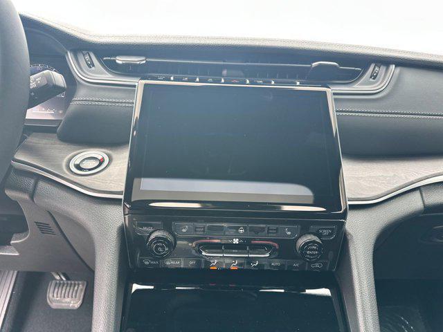 new 2025 Jeep Grand Cherokee car, priced at $46,522