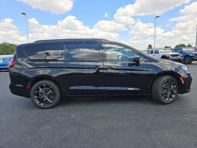 new 2024 Chrysler Pacifica car, priced at $45,974