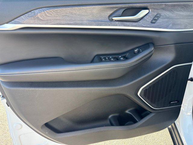 used 2024 Jeep Grand Cherokee car, priced at $36,495