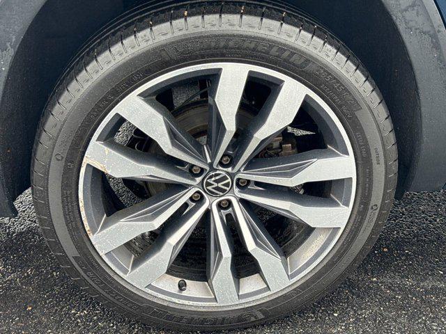 used 2021 Volkswagen Atlas Cross Sport car, priced at $17,500