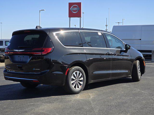 new 2025 Chrysler Pacifica Hybrid car, priced at $57,162