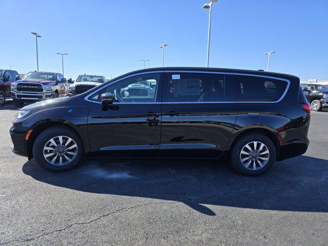 new 2025 Chrysler Pacifica Hybrid car, priced at $57,162