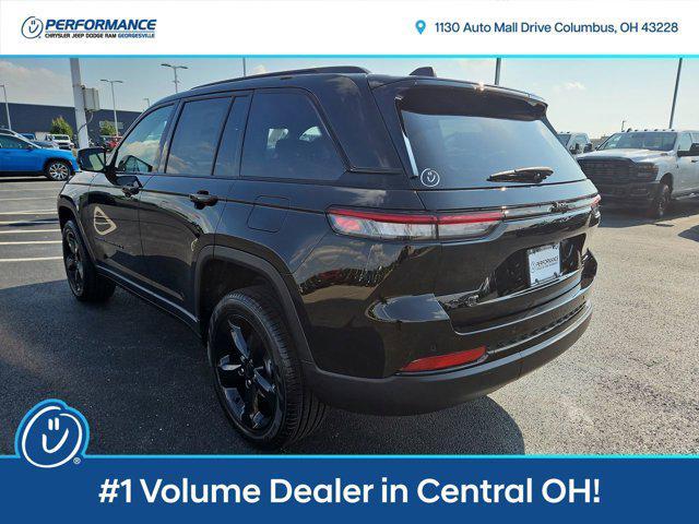 new 2025 Jeep Grand Cherokee car, priced at $40,220