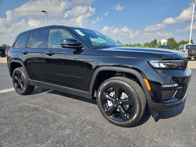 new 2025 Jeep Grand Cherokee car, priced at $40,220