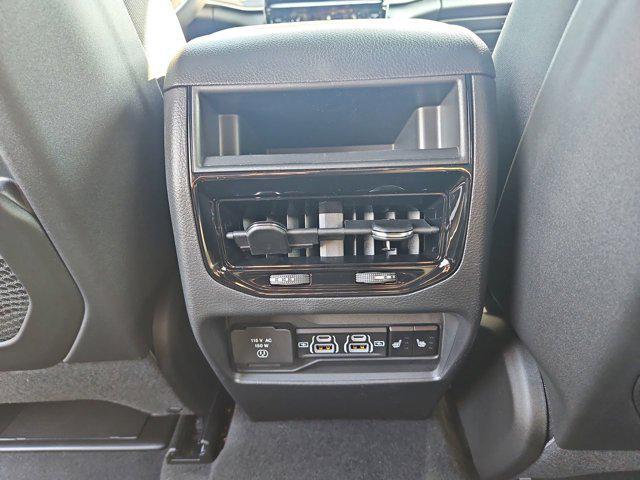 new 2025 Jeep Grand Cherokee car, priced at $41,945