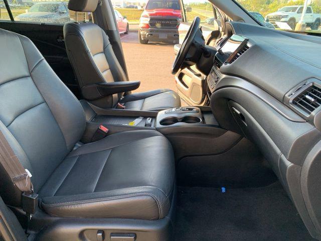 used 2022 Honda Pilot car, priced at $35,995