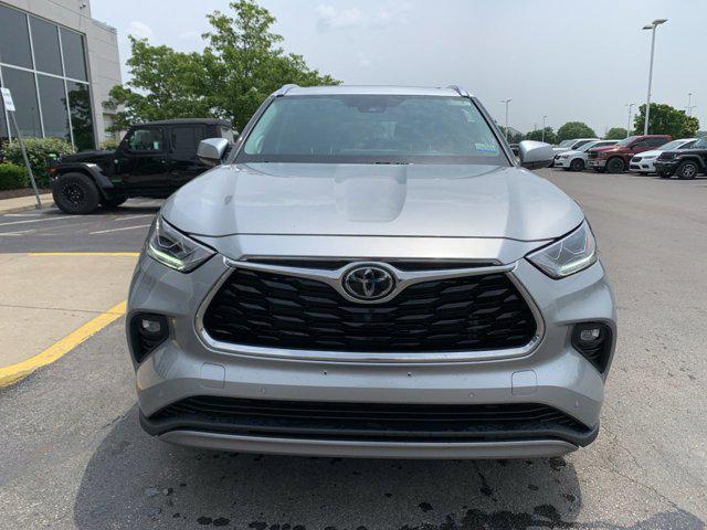 used 2022 Toyota Highlander car, priced at $42,988