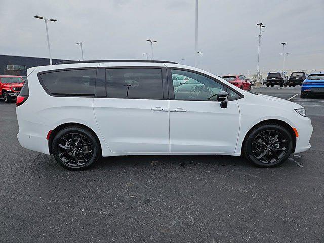new 2025 Chrysler Pacifica car, priced at $54,562