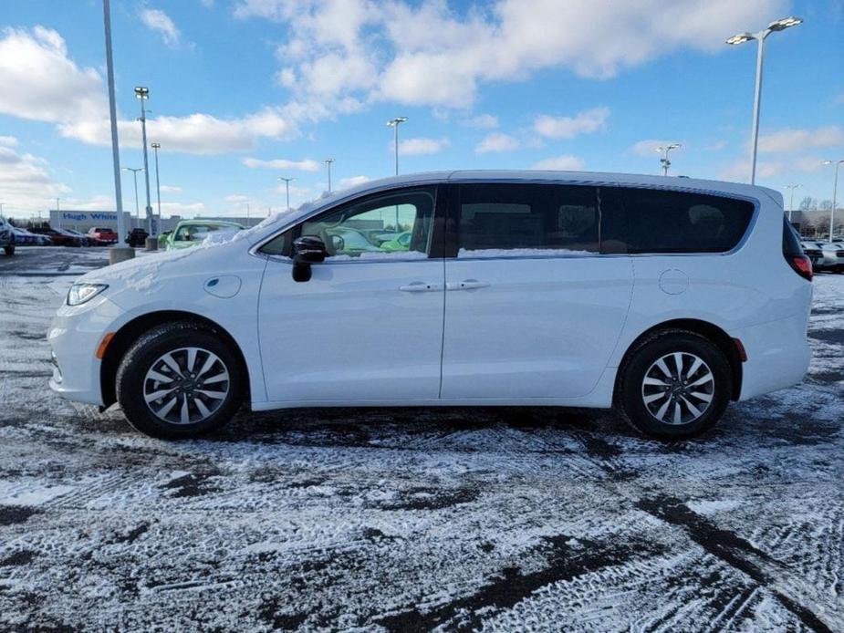 new 2024 Chrysler Pacifica Hybrid car, priced at $46,355