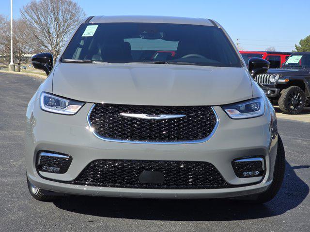 new 2025 Chrysler Pacifica Hybrid car, priced at $57,608