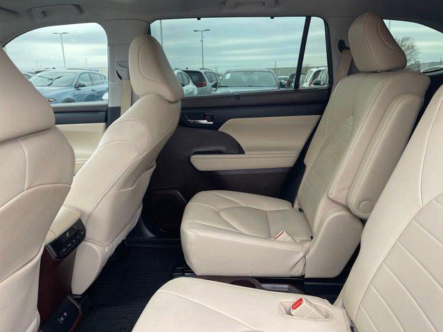 used 2020 Toyota Highlander car, priced at $28,900