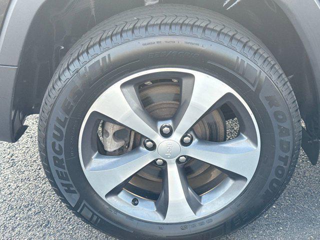 used 2021 Jeep Cherokee car, priced at $24,900