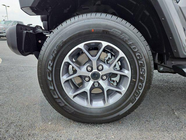 new 2025 Jeep Gladiator car, priced at $44,174