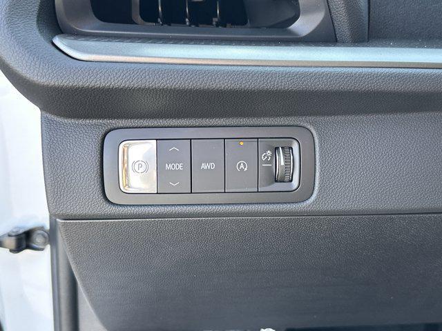 new 2025 Chevrolet Traverse car, priced at $44,055