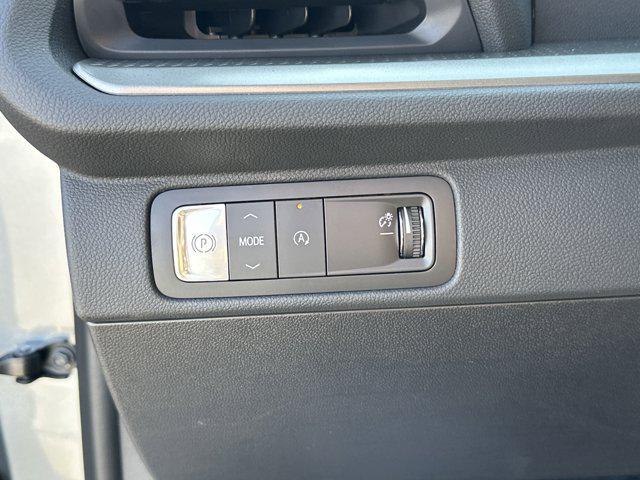 new 2025 Chevrolet Traverse car, priced at $42,555