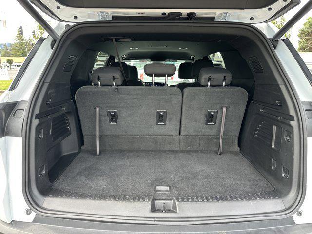 used 2025 Chevrolet Traverse car, priced at $36,988