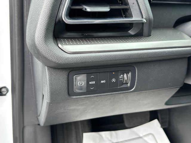used 2025 Chevrolet Traverse car, priced at $36,988