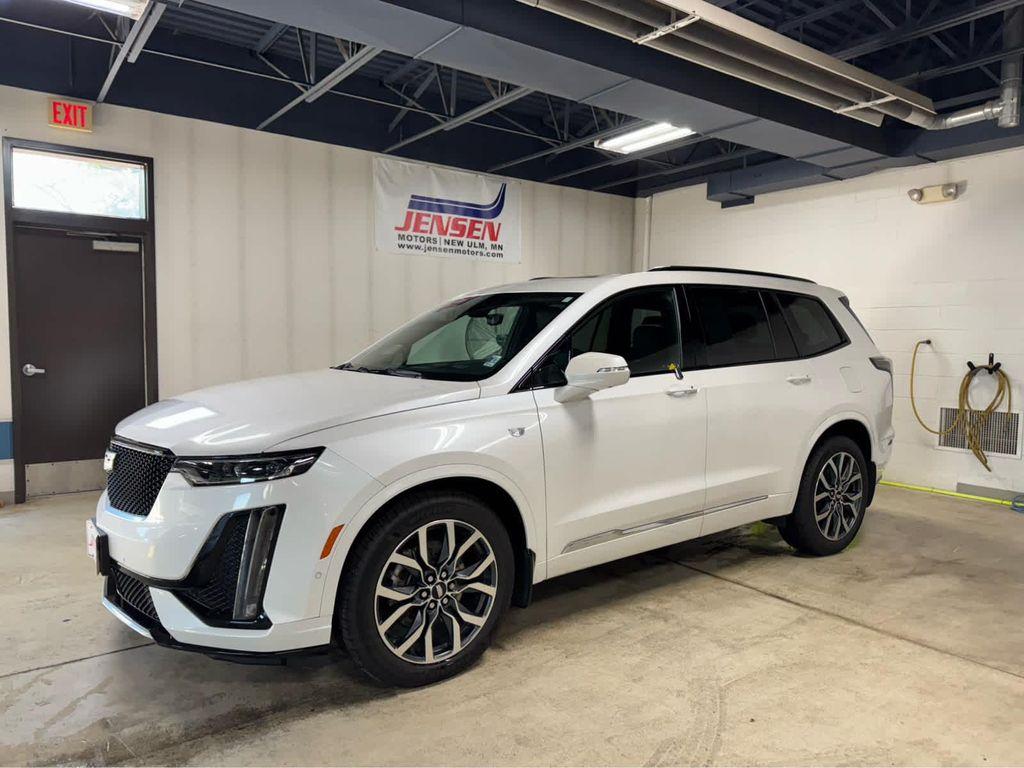 used 2021 Cadillac XT6 car, priced at $29,995