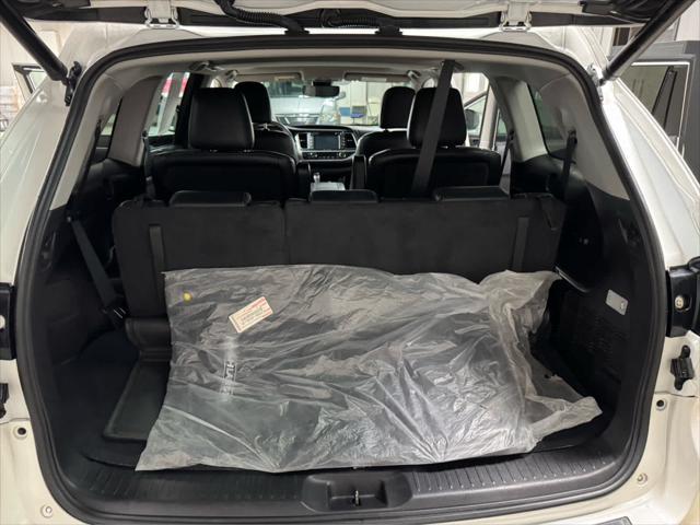 used 2018 Toyota Highlander car, priced at $26,995