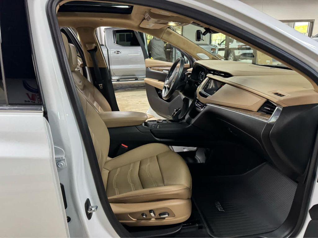 used 2023 Cadillac XT5 car, priced at $39,995