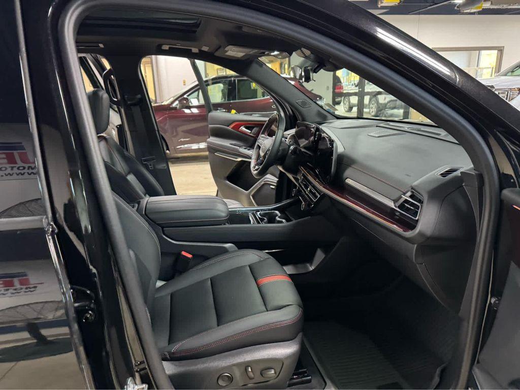 used 2024 Chevrolet Traverse car, priced at $52,995