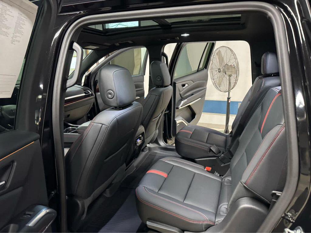 used 2024 Chevrolet Traverse car, priced at $52,995