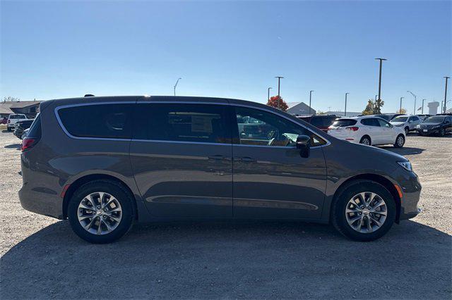 new 2025 Chrysler Pacifica car, priced at $47,635