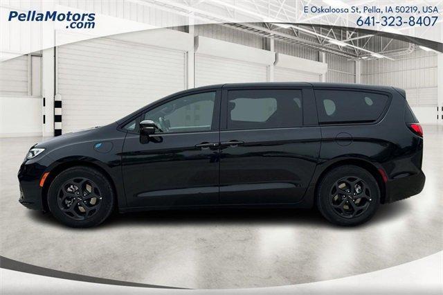 used 2022 Chrysler Pacifica Hybrid car, priced at $29,395