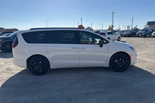 new 2025 Chrysler Pacifica car, priced at $55,540