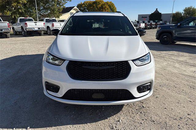 new 2025 Chrysler Pacifica car, priced at $55,540