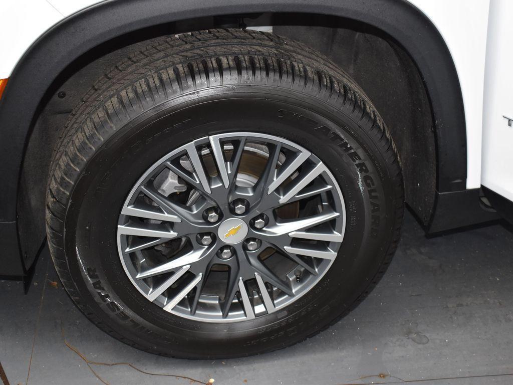 used 2024 Chevrolet Traverse car, priced at $40,977
