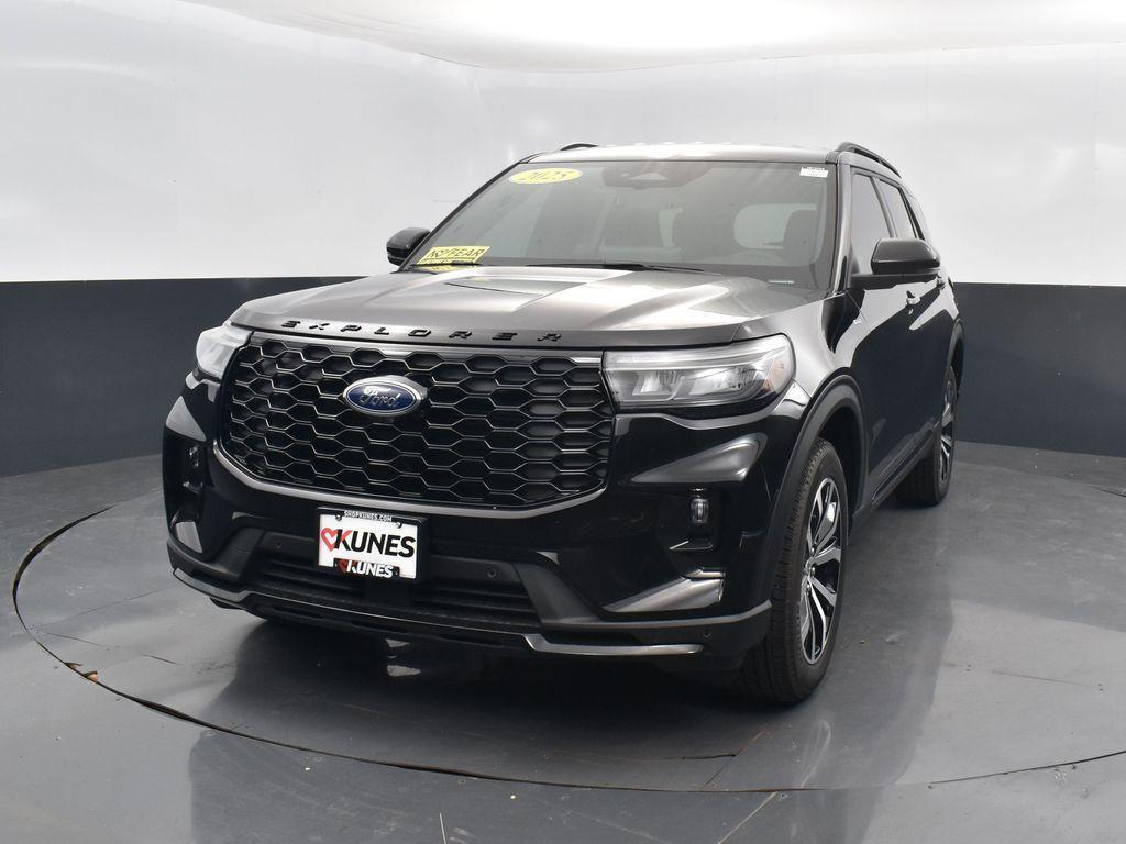 new 2025 Ford Explorer car, priced at $43,577