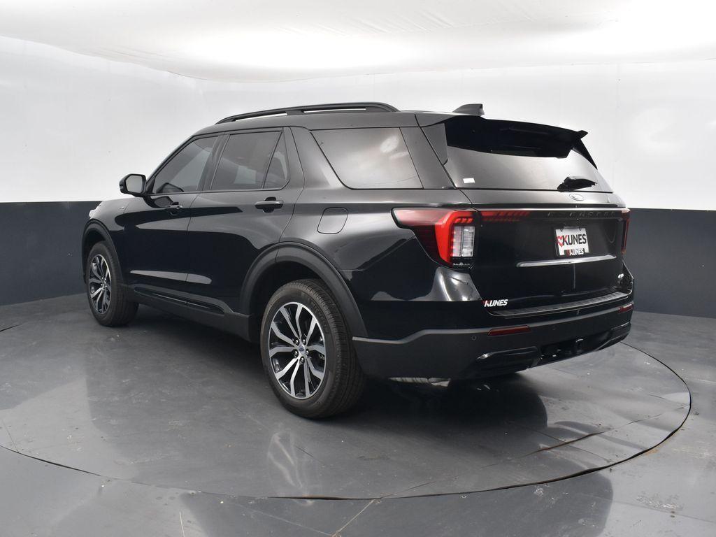 new 2025 Ford Explorer car, priced at $43,577